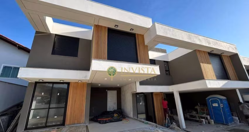 Casa de 2 pavimentos com 3 suítes em Santo Antônio de Lisboa.