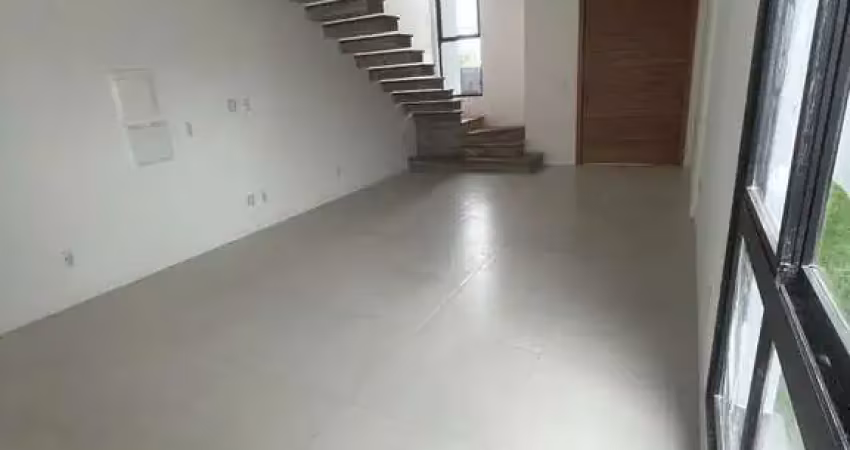 Área externa com churrasqueira, 3 quartos e 1 vaga à venda no carianos próximo ao estádio do avaí.