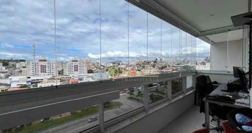 Sacada com churrasqueira, semi mobiliado, andar alto e 1 vaga livre no estreito em florianópolis.