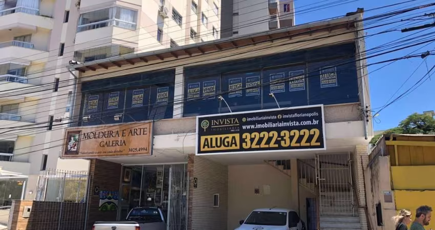 Sala (Sobreloja) comercial com 300m² de área privativa localizada na Av. Hercílio Luz.