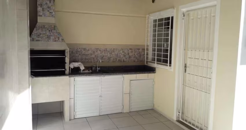 À venda - 2 andares, 2 quartos e 2 vagas de garagem - em Forquilhas/São José