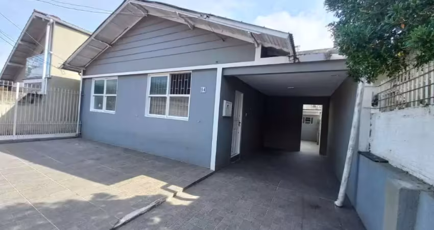 Locação | 162 m², 3 quartos, edícula e 2 vagas - abraão, em florianópolis.