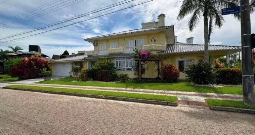 Semi mobiliada com 5 quartos e 3 vagas em jurerê internacional - à venda em florianópolis.