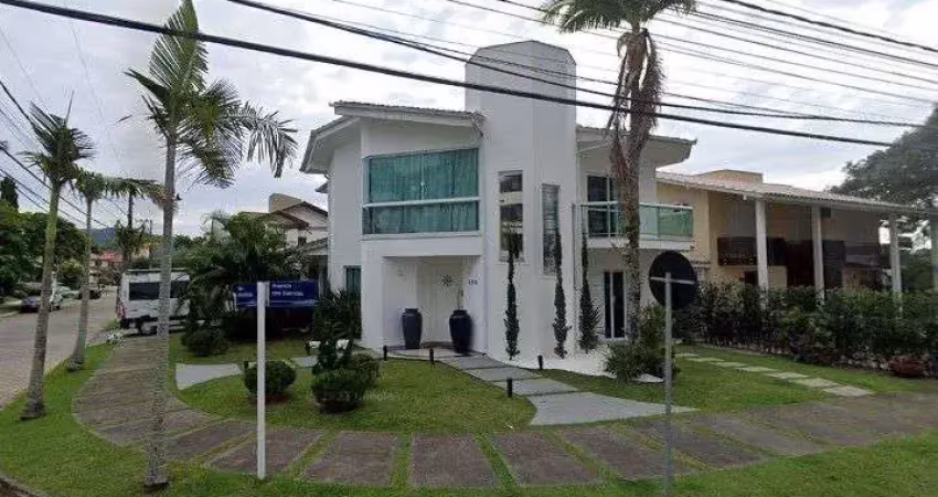 Mobiliada e decorada com 4 quartos e área gourmet com piscina para locação em jurerê internacional.