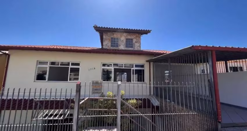 À venda | 560 m², 2 pavimentos, 4 suítes e 2 vagas - jardim atlântico, florianópolis.