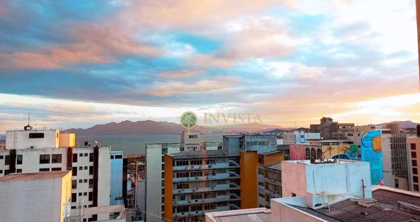 À venda no Centro de Florianópolis! Andar alto, vista Mar e localização privilegiada.