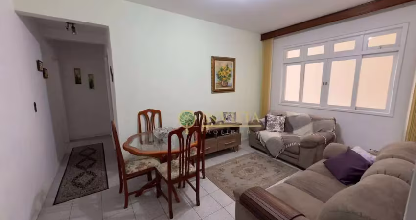 À venda! 2 quartos, dependência de empregada e ótima localização no centro de florianópolis.