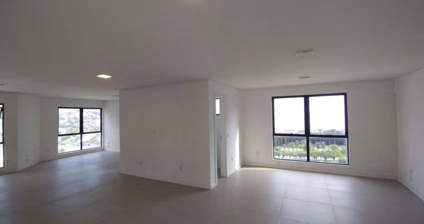 Locação no Centro de Florianópolis! Sala comercial com 72m² privativos e com 1 vaga de garagem.