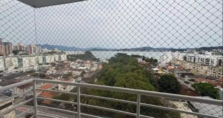 À venda em condomínio Alto Padrão no bairro Abraão! Sacada com churrasqueira, semi mobiliado e 2 vagas de garagem.