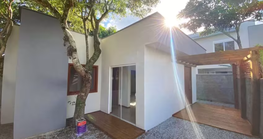 À venda na lagoa da conceição - em condomínio fechado e com 55m² de área construída.