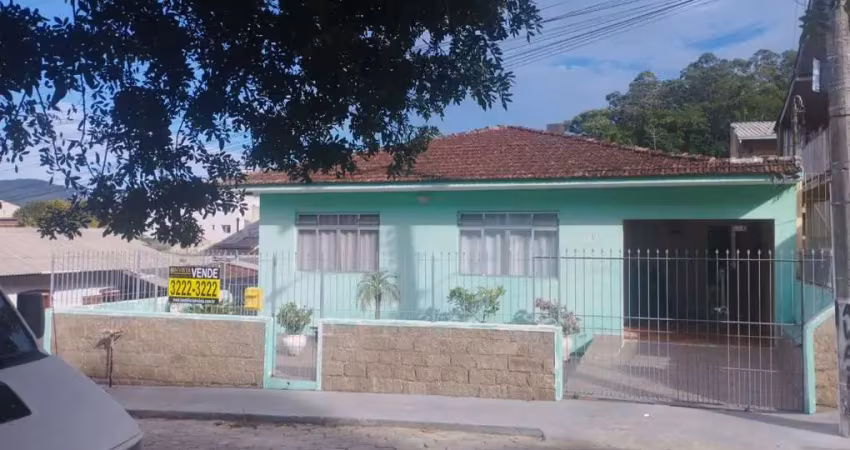 Terreno de 573m² com duas casas! à venda na trindade, próximo à ufsc