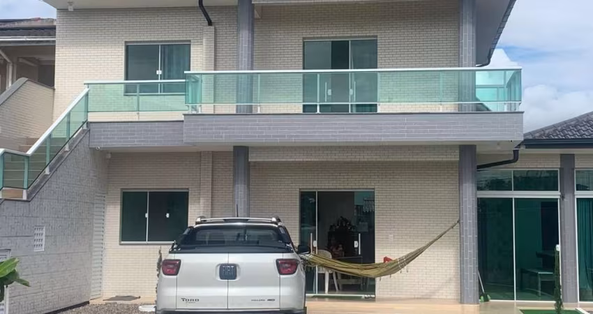 Casa à venda na Praia da Pinheira.