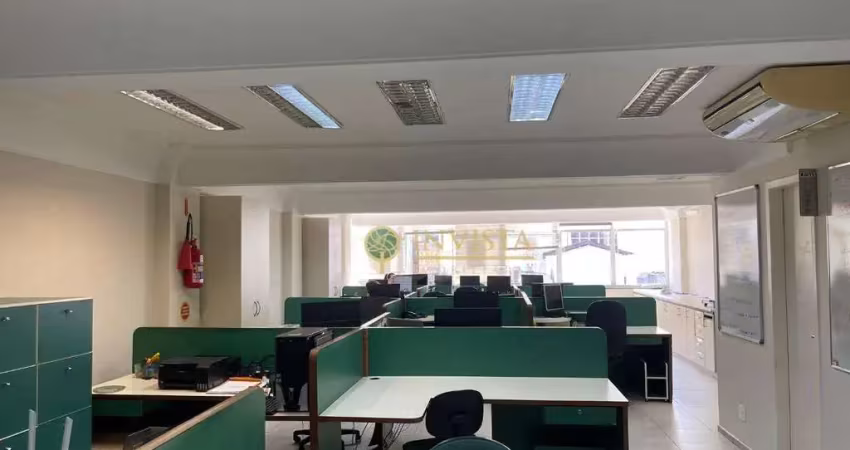 Sala comercial mobiliada e com 106m² - à venda no centro de florianópolis.