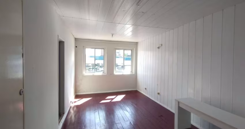 Sala comercial com 27m² - Locação no bairro Balneário do Estreito.