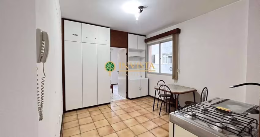 À venda no Centro de Florianópolis! Studio Mobiliado com 29m² privativos.