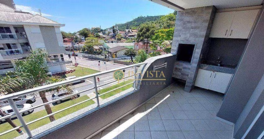 À venda na Praia de Jurerê Internacional! 3 quartos, sacada com churrasqueira e 1 vaga de garagem.