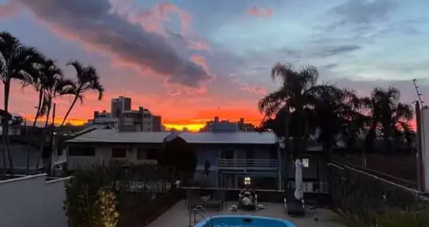 À venda | casa com 5 quartos, 272m², piscina, vista mar e 4 vagas de garagem - coqueiros, florianópolis.