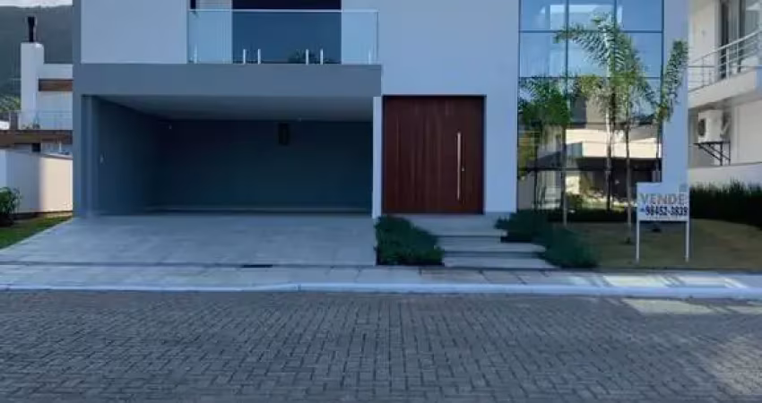 À venda | villa ratones, 320 m², 3 suítes, piscina privativa e 2 vagas de garagem.