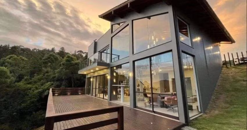 À venda | Condomínio fechado, 3 quartos, espaço gourmet, 330m² e 5 vagas de garagem - Rancho Queimado.