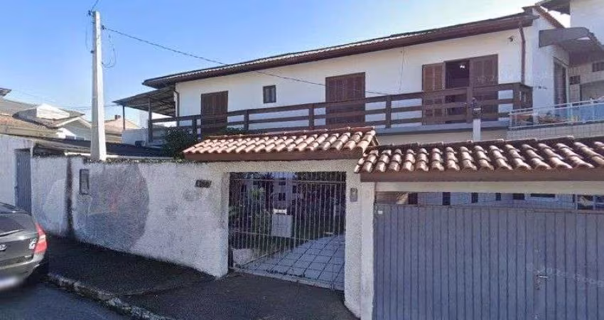 Prédio com 5 apartamentos, 500 m² e 5 vagas de garagem - Próximo ao Shopping Itaguaçu, em São José.