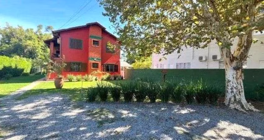 Locação | 50 m², semi mobiliado, 2 quartos e 1 vaga de garagem - Praia da Cachoeira do Bom Jesus, em Florianópolis.