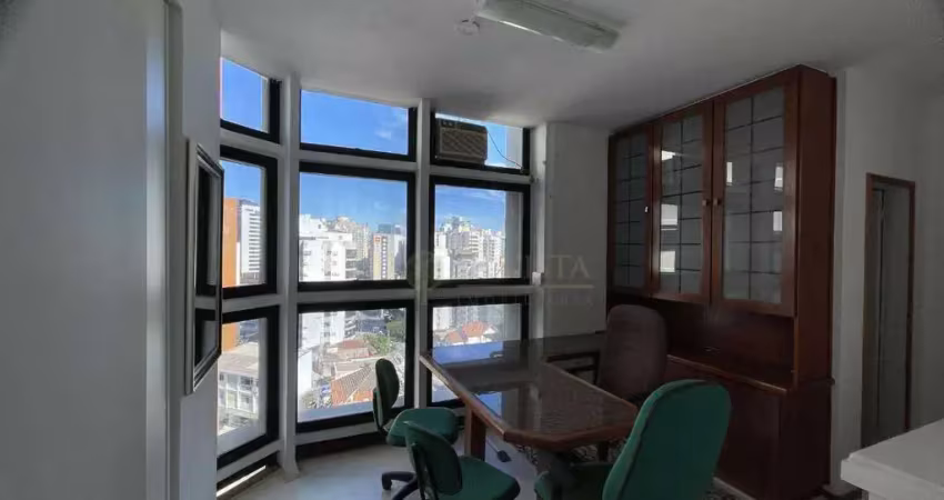 À venda | sala comercial de 32 m², andar alto, vista livre e localização estratégica próximo ao angeloni da av. rio branco – centro, florianópolis.
