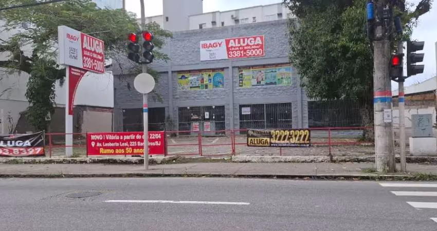 Loja para alugar em florianópolis, 677 m² e 11 vagas - bairro estreito, próximo à av. beira mar continental.