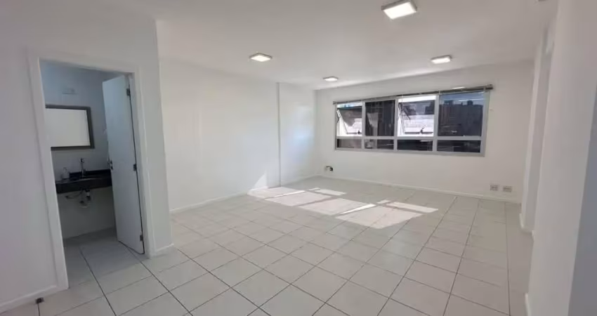 À venda | sala comercial com 38 m² e 1 vaga de garagem - estreito, em florianópolis.