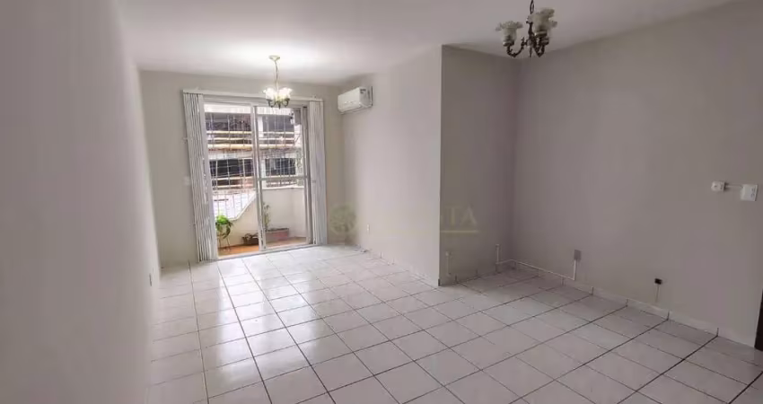 À venda | 87 m², sacada, semi mobiliado, 3 quartos e 1 vaga - estreito, em florianópolis.