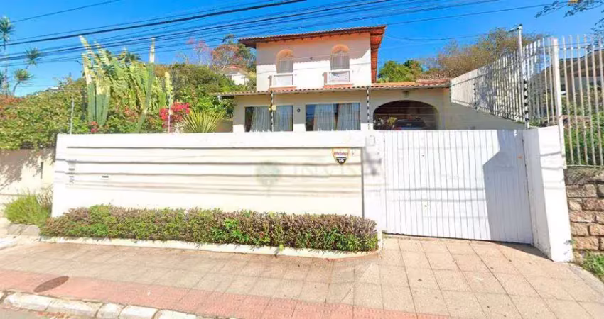 Á venda | 5 quartos, piscina, espaço gourmet com churrasqueira - em coqueiros