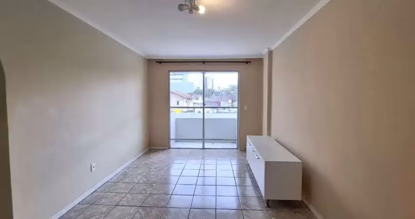Locação | 65 m², semi mobiliado, sacada, 2 quartos e 1 vaga - capoeiras, em florianópolis.