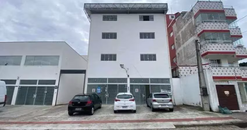 Locação | galpão comercial de 500 m² com 3 andares e 6 vagas - jardim atlântico, em florianópolis.