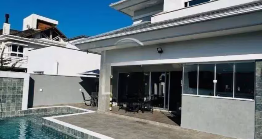 À venda | 300 m², 3 quartos, mobiliado, piscina privativa e 2 vagas - pedra branca, em palhoça.