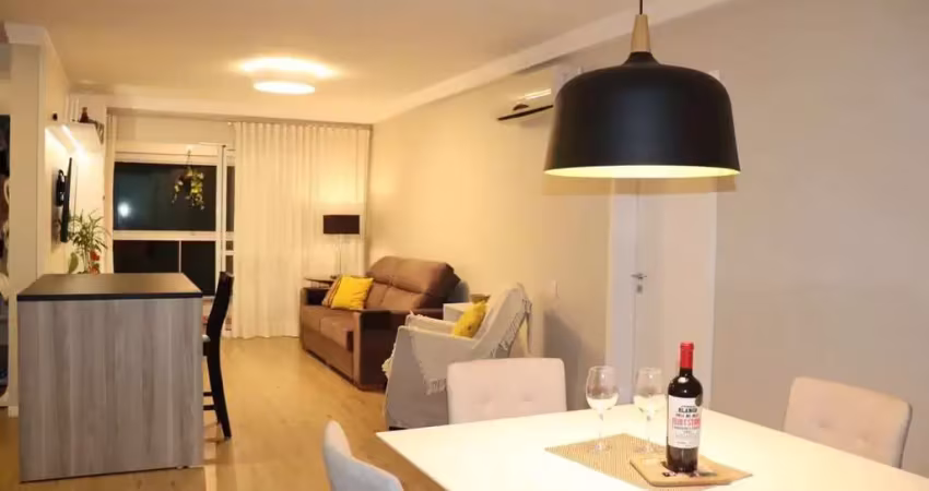 Locação | 120 m², mobiliado, sacada com churrasqueira, 3 quartos e 2 vagas - praia do novo campeche, em florianópolis.