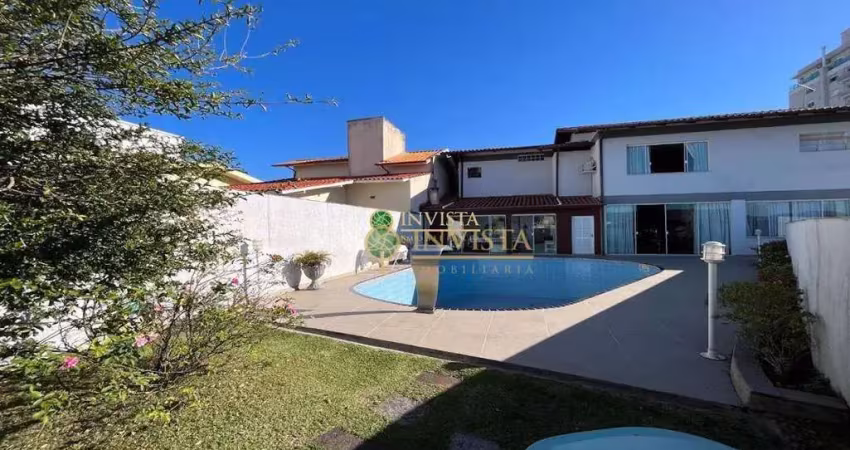 Casa de alto padrão, com terraço e vista parcial mar à venda na agronômica.