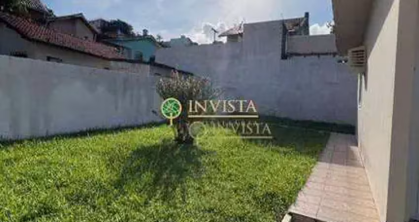 À venda em capoeiras! 3 quartos, espaço gourmet com churrasqueira e 1 vaga de garagem.
