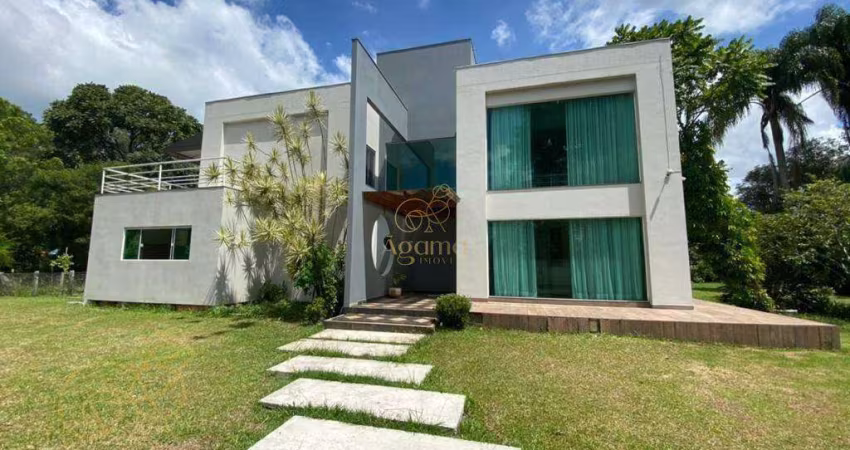 Esta propriedade versátil oferece 5 quartos, área gourmet, piscina e um amplo jardim. Ideal para moradia ou negócio.