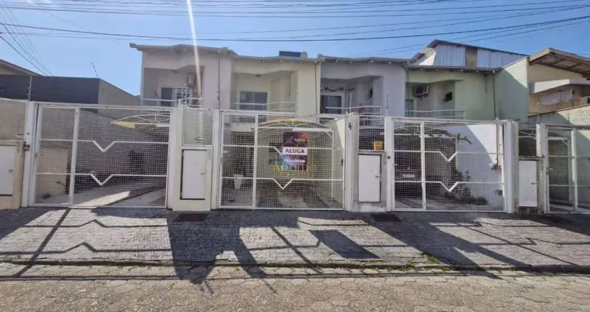 Casa com 3 quartos para alugar na Rua Cassilda Vargas de Azevedo, São João, Itajaí