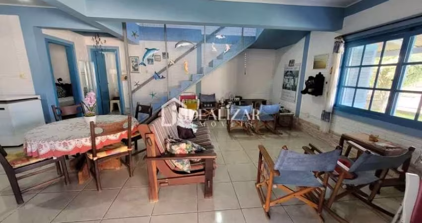 Casa com 4 dormitórios, sendo um suíte , mais 3 banheiros sociais.