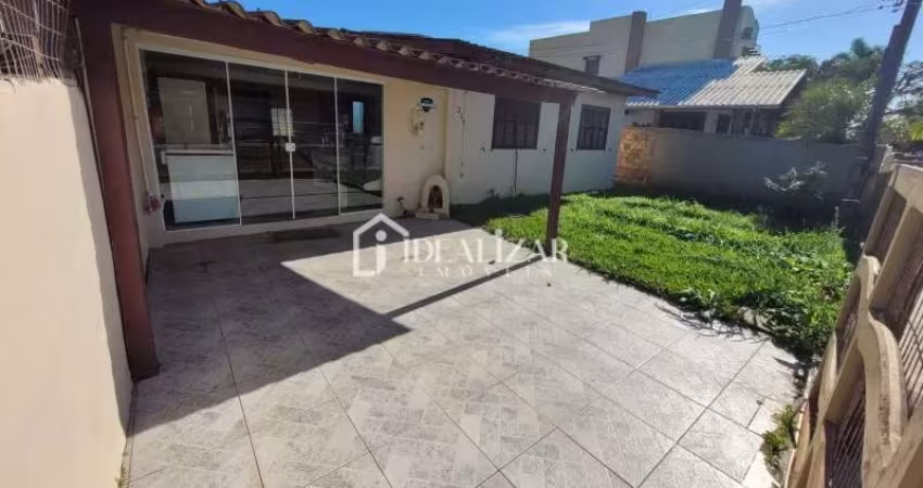 Casa com 2 dormitórios, poucos metros do centro de Arroio do Sal.