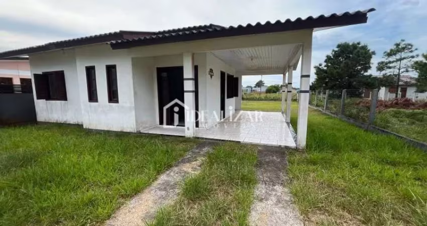 Bela casa próximo ao centro de Arroio do Sal, á venda.