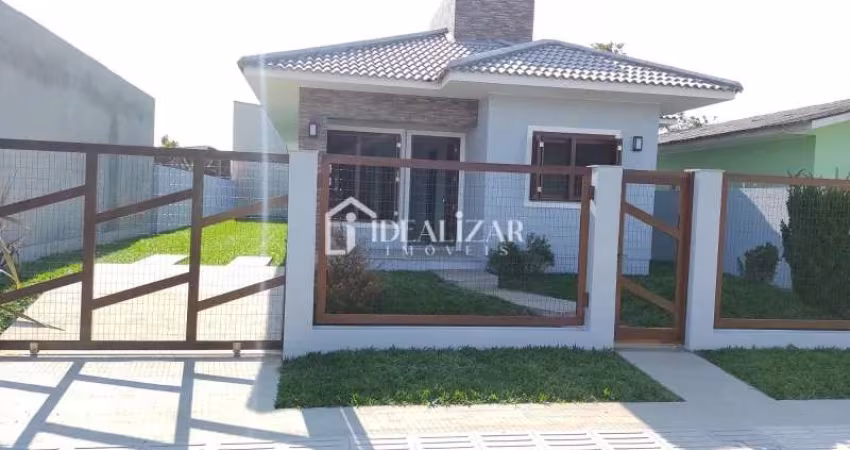 Casa com 4 dormitórios, apenas 450 metros do mar, no bairro Malinsky