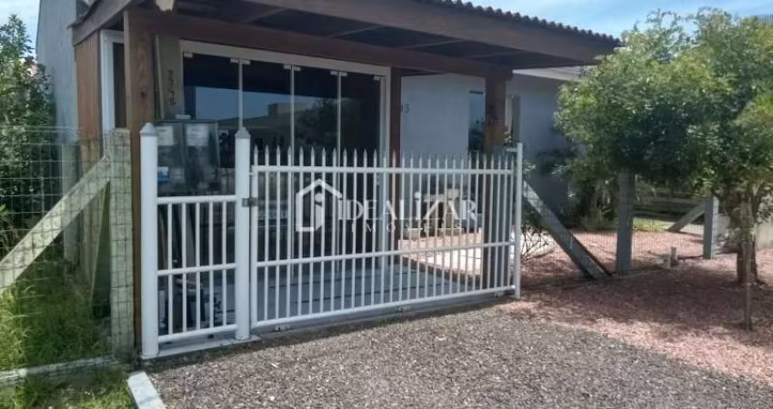 Casa a uma quadra do mar, no Balneário Sereia do mar