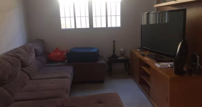 Imóvel com excelente localização ao lado de centro de itu possui  possui 2 quartos , sala cozinha , banheiro social , churrasqueira  moveis planejados