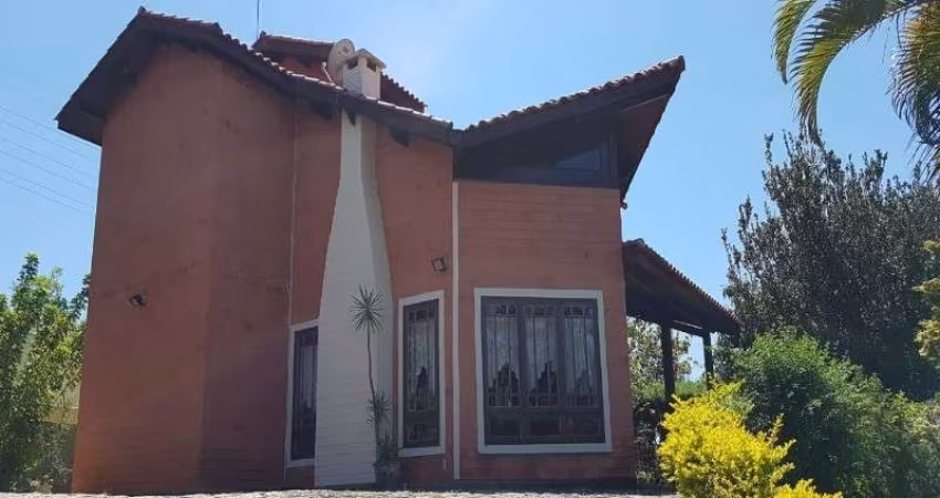 Linda casa , local privilegiado dentro do condômino santo antônio