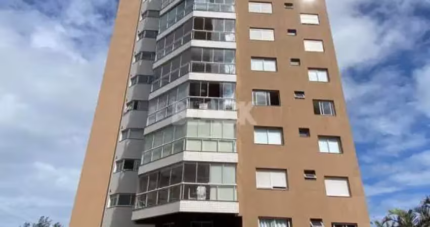 Apartamento com 3 suítes a poucos passos do mar em torres rs