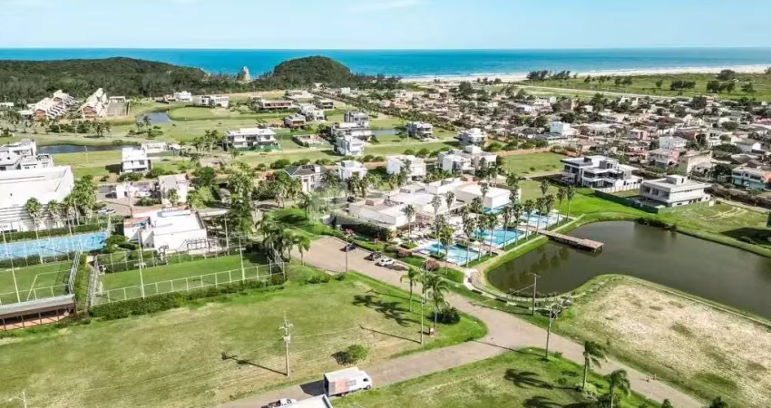 Amplo lote à venda com 900 m² no condomínio ilhas park em torres rs