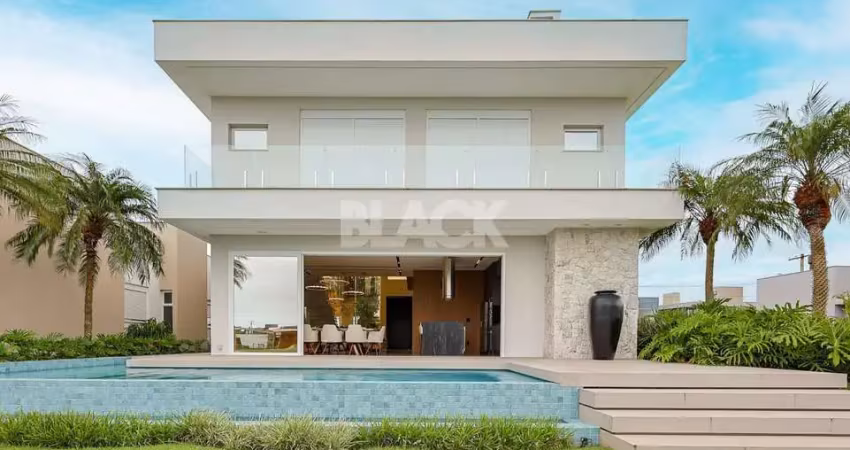 Casa com piscina no Reserva das Águas em Torres RS