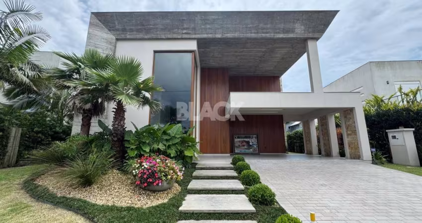 Casa de alto padrão com 04 suítes no Condomínio Ocean Side em Torres/RS