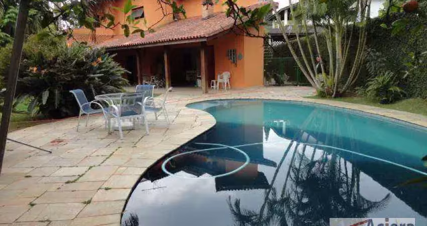 Villa vianna- casa aconchegante ao lado do shopping, em condomínio de alto padrão, com espaços amplos e interligados a natureza!